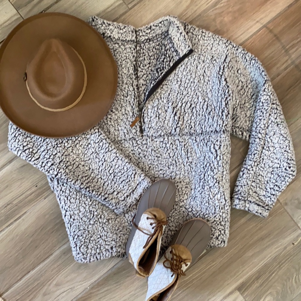 Sherpa Oversized zip up black and white sweater (3X)
